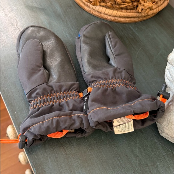 The North Face kids large mittens blue with orange logo - Picture 2 of 4